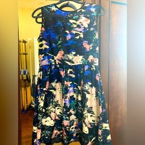 Sweet floral knee-length dress from Saks. Perfect for attending garden events.